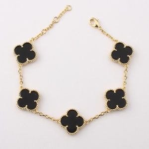 5 Motif Onyx Clover Bracelet